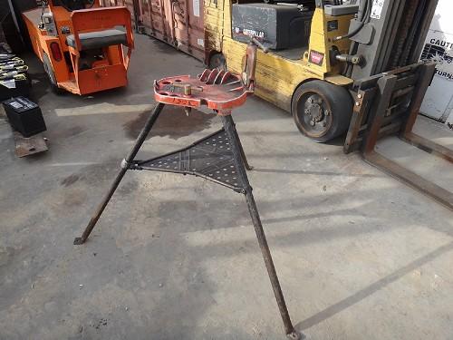 RIDGID VISES 40A PORTABLE TRISTAND - Los Angeles