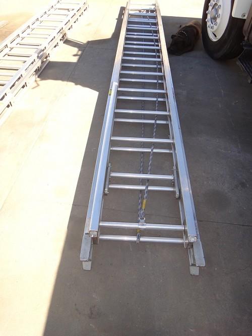 28' FIRE TRUCK LADDER DUO-SAFETY - Los Angeles