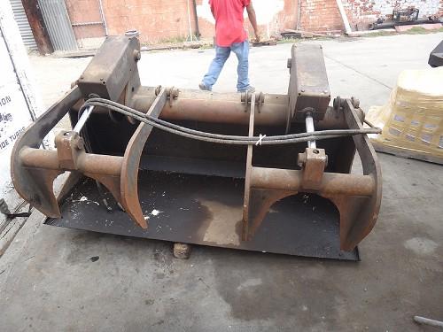  SKID STEER GRAPPLE BUCKET - Downtown, Los Angeles, California