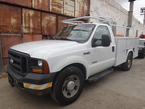  2006 FORD F-350 SD UTILITY BED - Downtown, Los Angeles, California