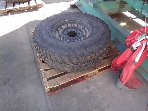 1 WRANGLER TIRES SIZE 37"X12.50R16.5LT - Los Angeles