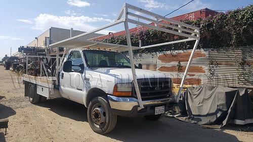 2001 FORD F-550 XL SUPER DUTY AUGER TRUCK - Los Angeles