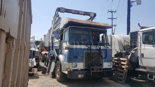 1993 VOLVO WCL FRONT TRASH TRUCK - Downtown, Los Angeles, California