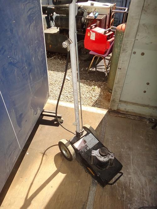 AIR ACTUATED HYDRAULIC TROLLEY JACK - Los Angeles