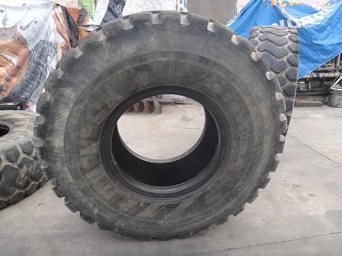 USED MICHELIN TIRES 20.5R25 WHEEL LOADER TIRE - Downtown, Los Angeles, California