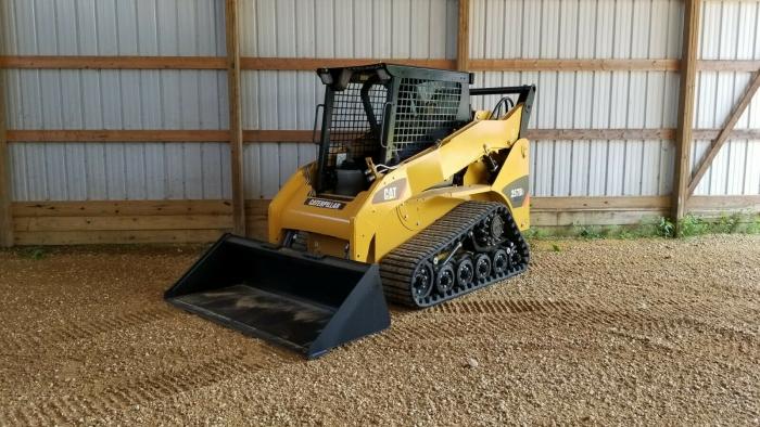 2004 CATERPILLAR 257B WHEELED SKID STEER LOADER - Oakwood, Los Angeles, California