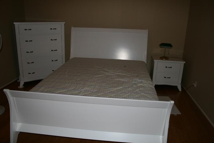 Almost Brand New Bedroom Set - Los Angeles