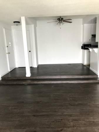 Gorgeous split level two bedroom - Los Angeles