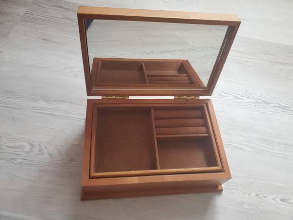 Wood jewelry box - Los Angeles