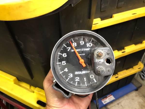 Autometer Monster Tach tachometer