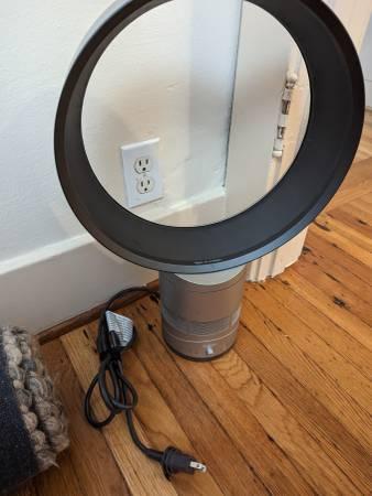 Dyson air multiplier fan - Maywood, Los Angeles, California