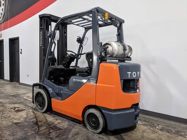 2017 TOYOTA 8FGCU30 FORKLIFT - Los Angeles