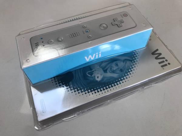 Wii Remote BRAND NEW sealed in Box Official Nintendo