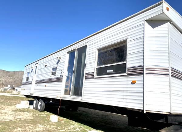 Trailer Home - Santa Clarita, Los Angeles, California