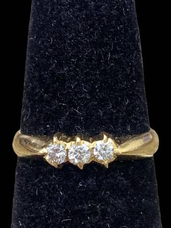18K Yellow Gold 3-Diamond Ring - 0.15tcw - Size 5 - 3.3g - Los Angeles