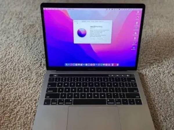 Apple Macbook Pro 13 inch with Touchbar & 4 ports