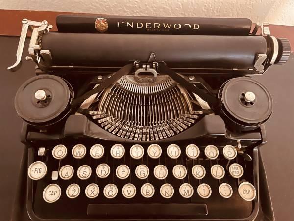 Typewriter Underwood 3 Banks Genuine Antique 1923