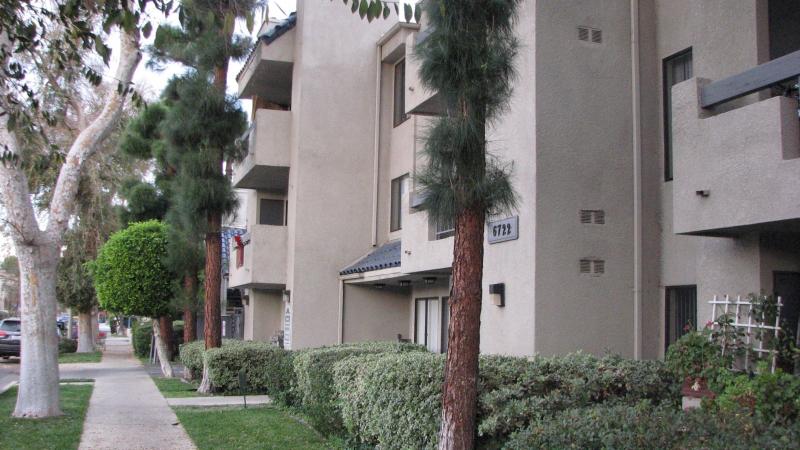 2 Bedroom,2 Bath Apartment within Walking Distance of The Village - Los Angeles