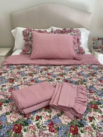 Girls Twin Duvet/Bedding Set + Curtain Valances - Sherman Oaks, Los Angeles, California