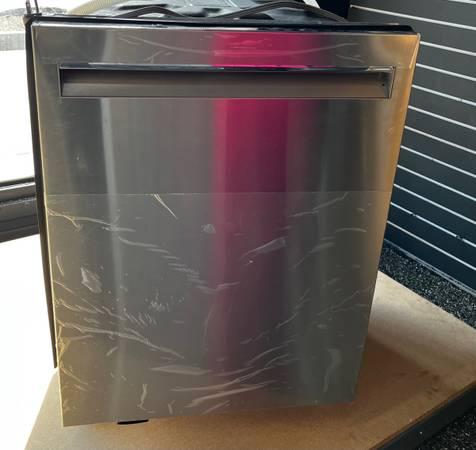 New stainless steel jennair 24” built in dishwasher