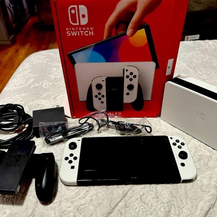 Nintendo video games and consoles - Los Angeles