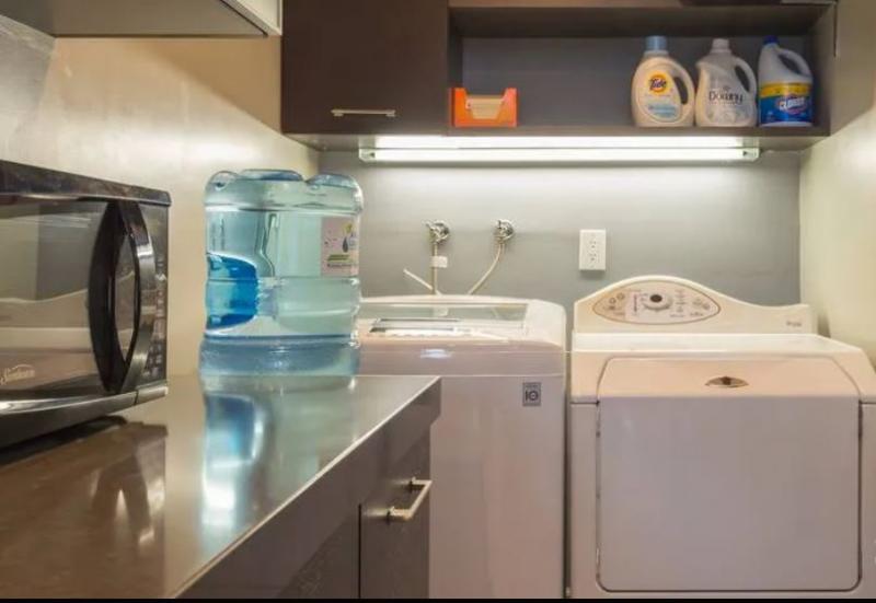 Charming 2Bed, 1.5Bath Fully Furnished Home with Private Backyard - Los Angeles