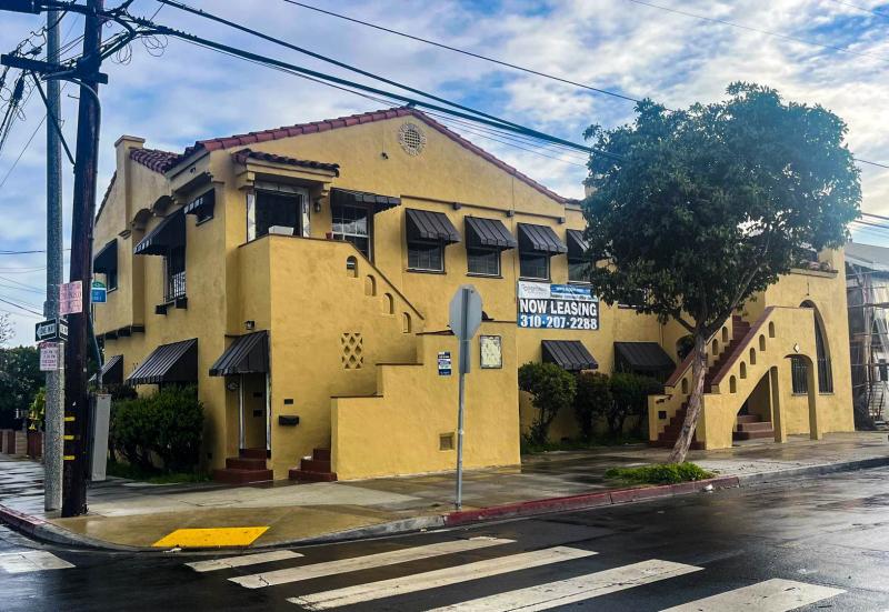 Completely rehabbed 2-Bedroom 1 bath corner unit - Los Angeles