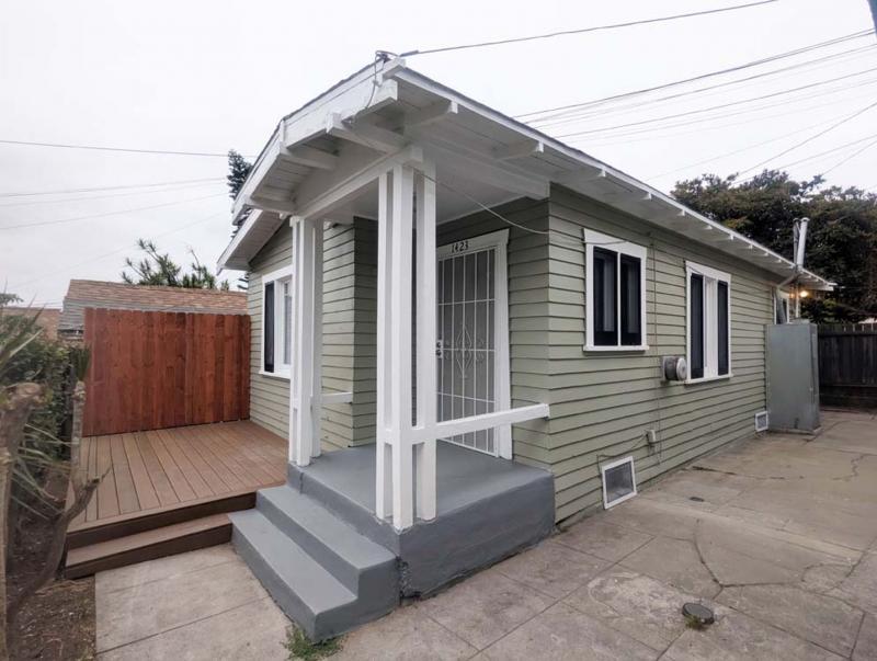 Newly Rehabbed Apartment Home 1 Bed 1 Bath with Washer & Dryer - Los Angeles