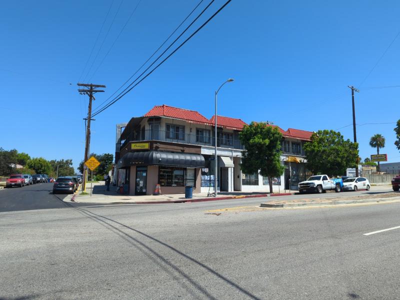 Spacious Studio Unit in desirable Oxford Square/Victoria Park - Mid City, Los Angeles, California