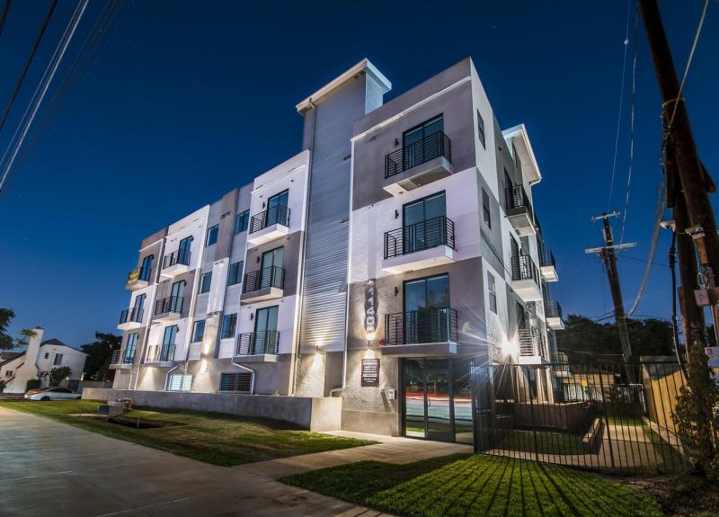 Modern- 2 bedroom / 2 bathroom apartment home in Culver City! - Los Angeles